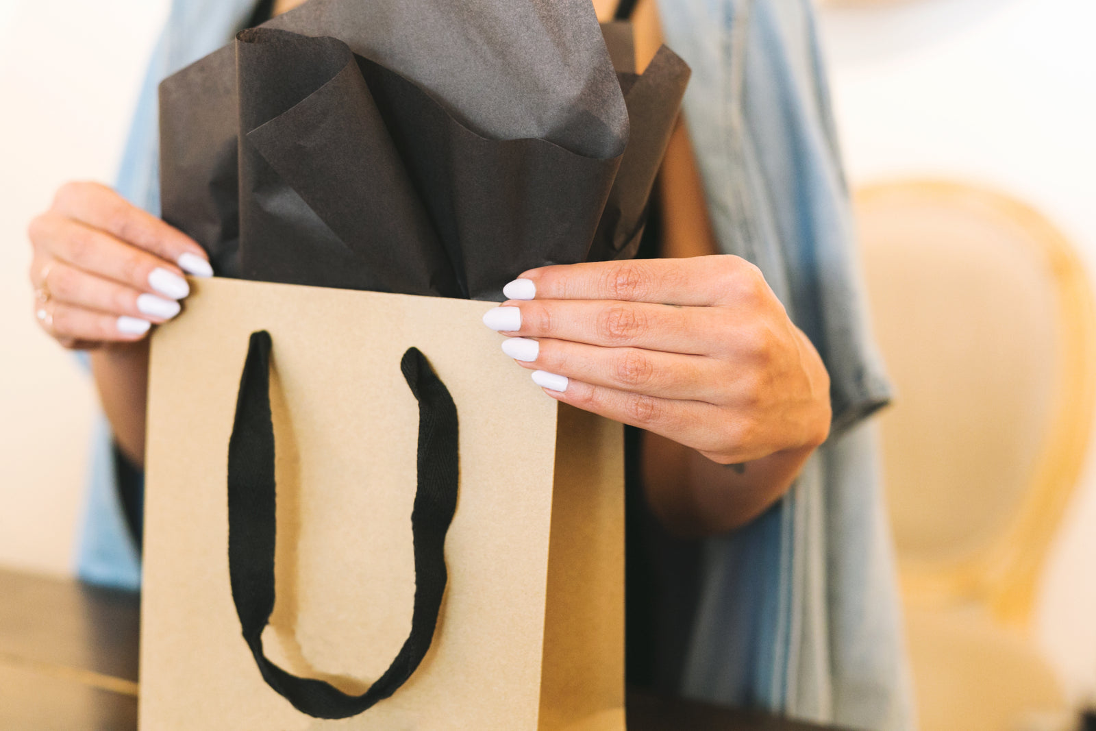 PrimPour cart banner showing lady holding bag.